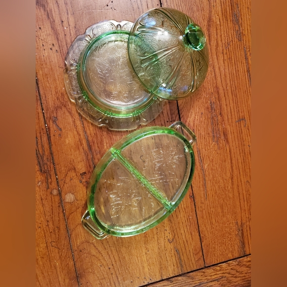 Vintage green glass serving dishes - Picture 3 of 3